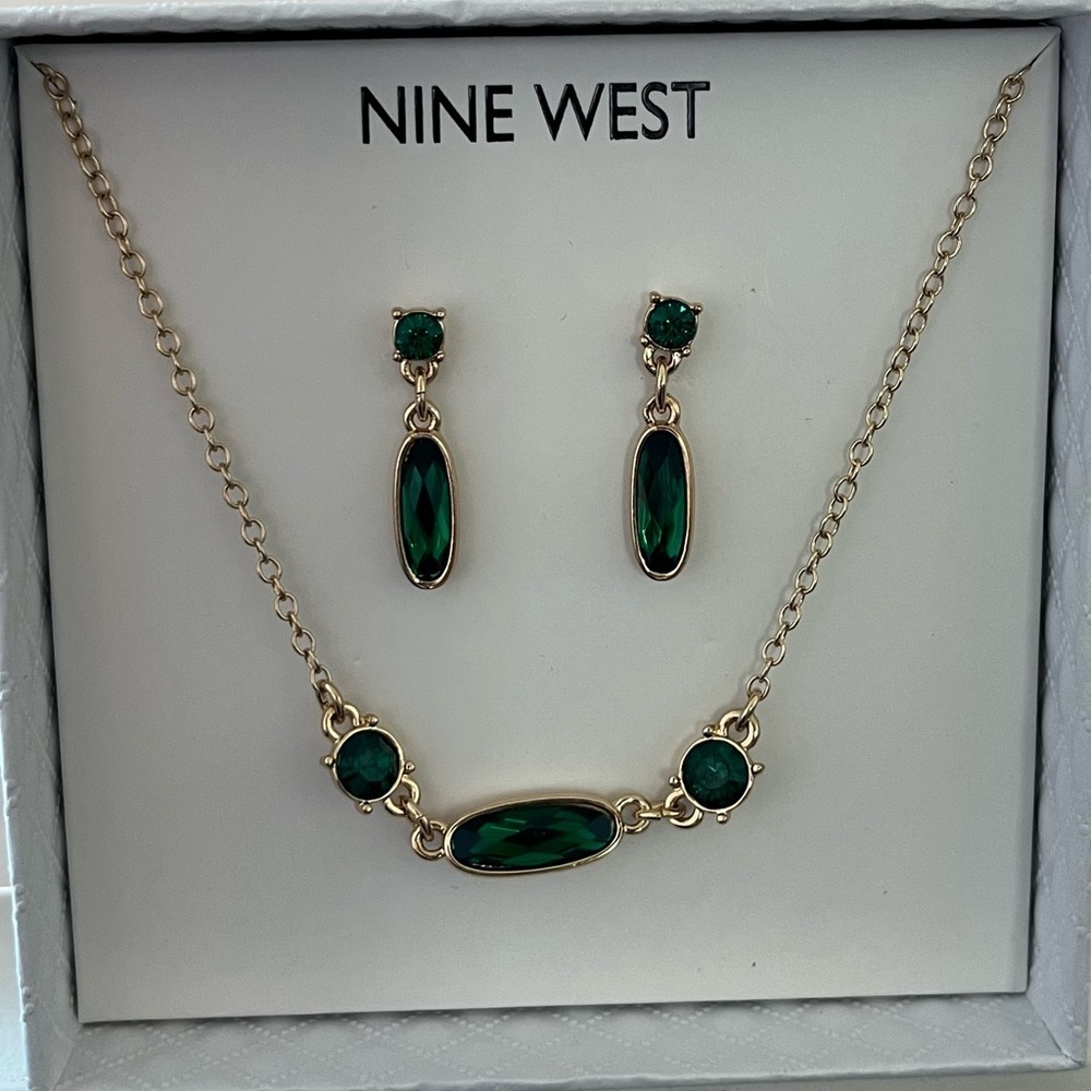 Nine West Gold and Green Earring Emerald Green Color - Picture 9 of 9